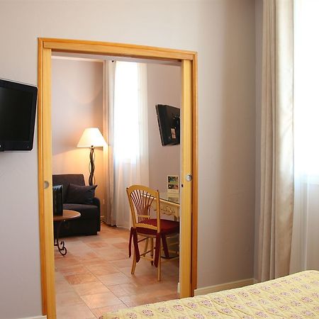 Hotel And Restaurant L Arena Fréjus Eksteriør bilde