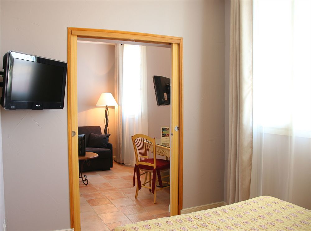 Hotel And Restaurant L Arena Fréjus Eksteriør bilde